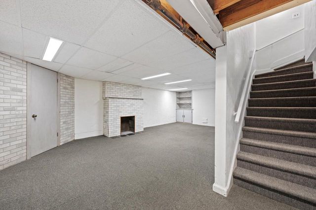 9373 N Lake DRIVE, Bayside, WI 53217