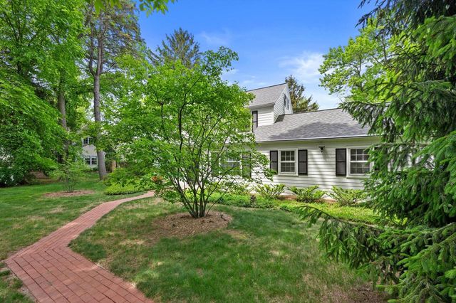9373 N Lake DRIVE, Bayside, WI 53217