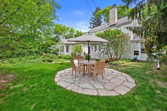 9373 N Lake DRIVE, Bayside, WI 53217