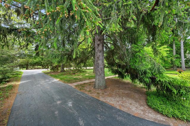 9373 N Lake DRIVE, Bayside, WI 53217