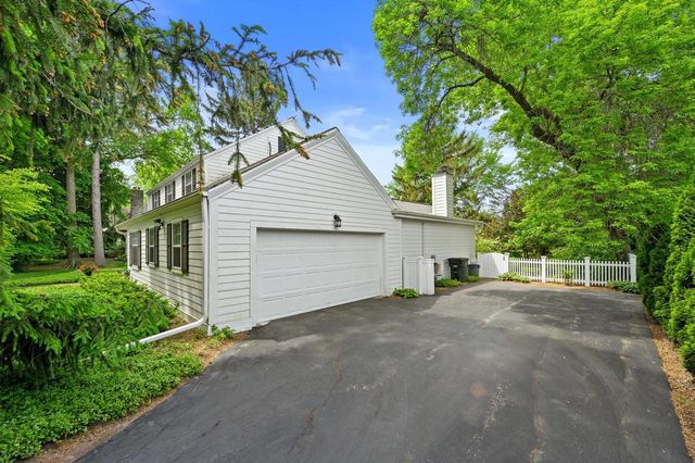 9373 N Lake DRIVE, Bayside, WI 53217