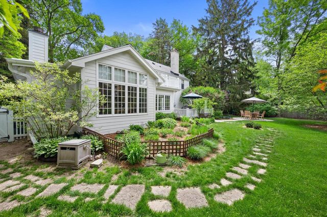 9373 N Lake DRIVE, Bayside, WI 53217
