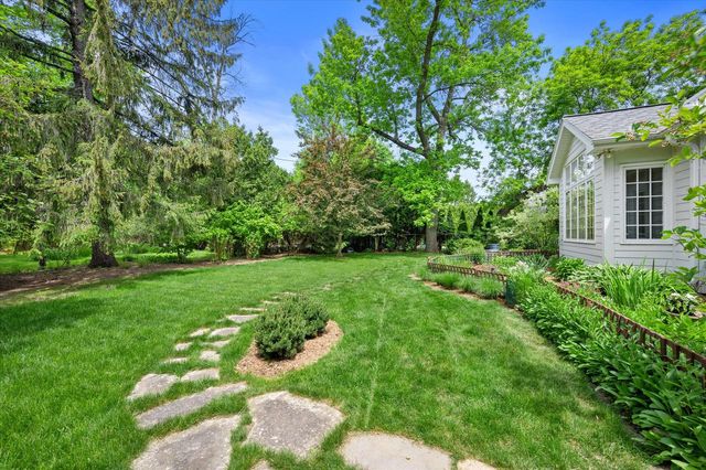 9373 N Lake DRIVE, Bayside, WI 53217