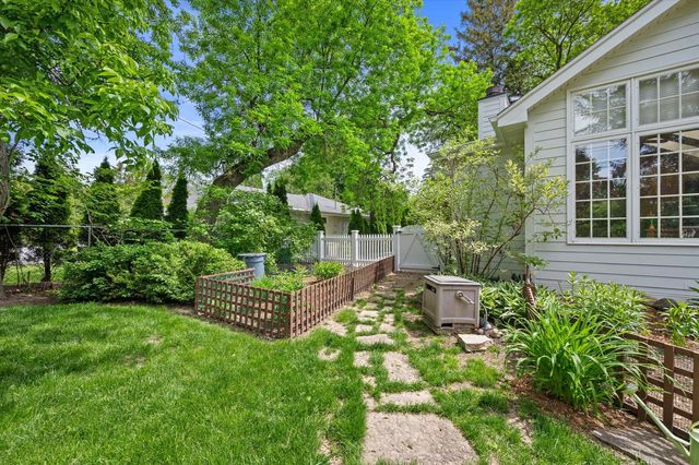 9373 N Lake DRIVE, Bayside, WI 53217