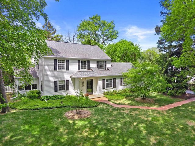 9373 N Lake DRIVE, Bayside, WI 53217
