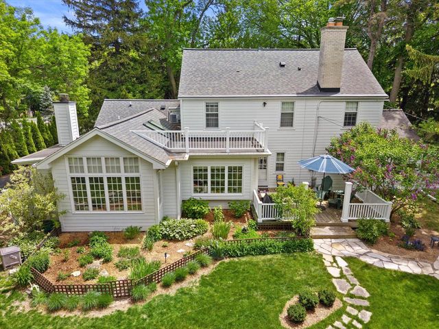 9373 N Lake DRIVE, Bayside, WI 53217