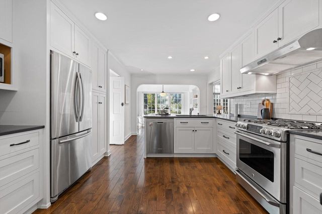 9373 N Lake DRIVE, Bayside, WI 53217