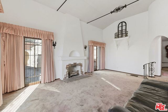 138 S La Jolla Avenue, Los Angeles, CA 90048