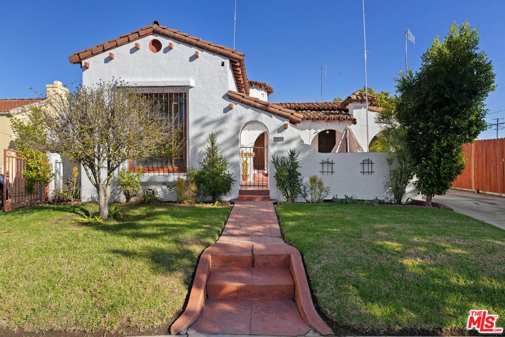 Image 1 of property listing at 138 S La Jolla Avenue, Los Angeles, CA 90048