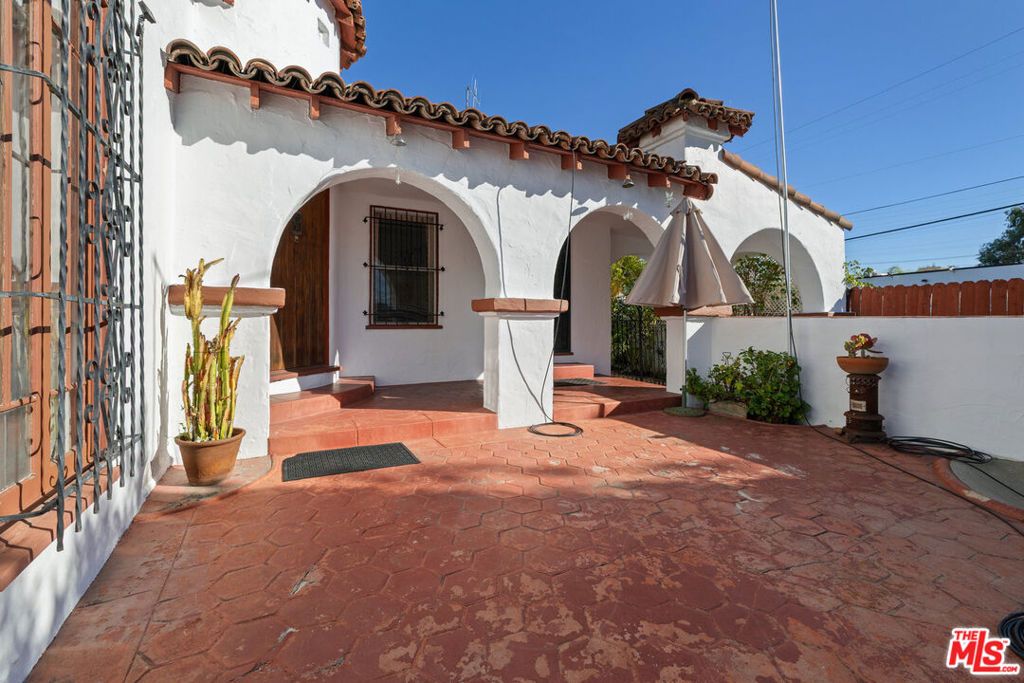 Image 2 of property listing at 138 S La Jolla Avenue, Los Angeles, CA 90048