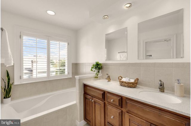 4655 KINSEY LN, Alexandria, VA 22311