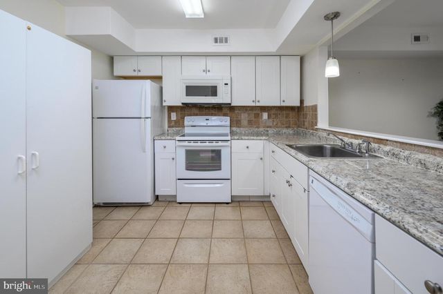 339 WOODLAKE DR, Marlton, NJ 08053