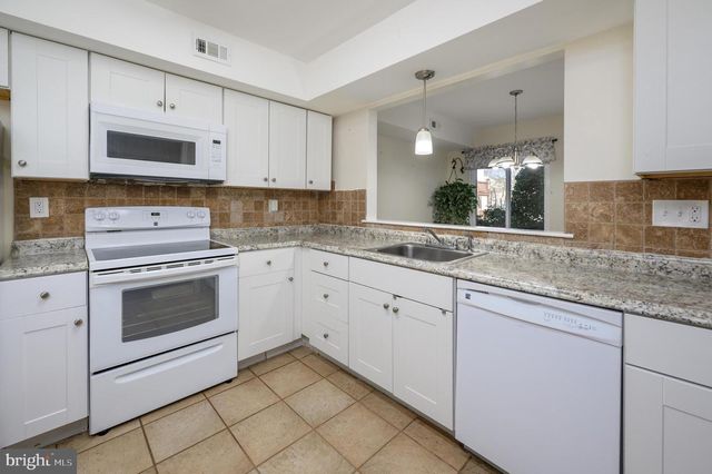 339 WOODLAKE DR, Marlton, NJ 08053