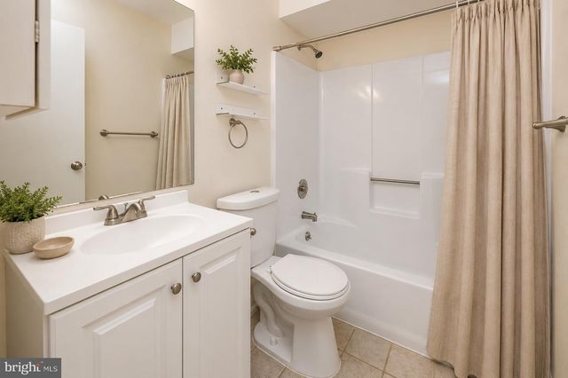 339 WOODLAKE DR, Marlton, NJ 08053