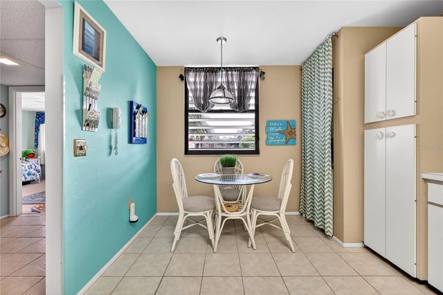 521 LAKESIDE DRIVE 521, Bradenton, FL 34210