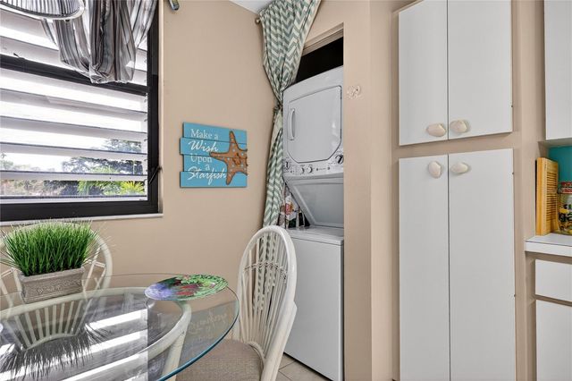 521 LAKESIDE DRIVE 521, Bradenton, FL 34210