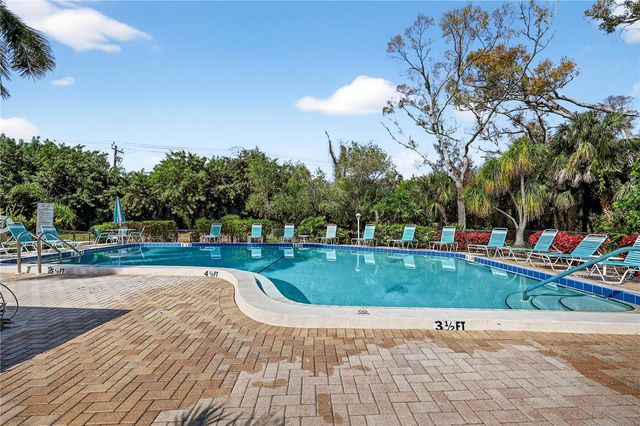 521 LAKESIDE DRIVE 521, Bradenton, FL 34210