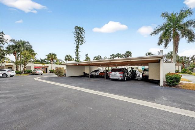 521 LAKESIDE DRIVE 521, Bradenton, FL 34210