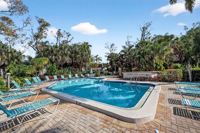 521 LAKESIDE DRIVE 521, Bradenton, FL 34210