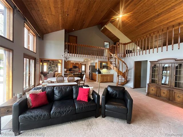 4533 Horseshoe Drive, Waterford, MI 48328