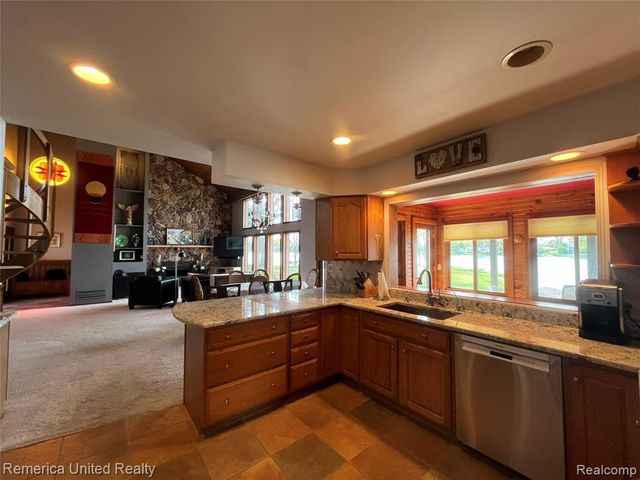 4533 Horseshoe Drive, Waterford, MI 48328