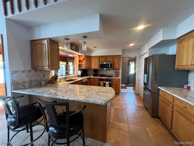 4533 Horseshoe Drive, Waterford, MI 48328