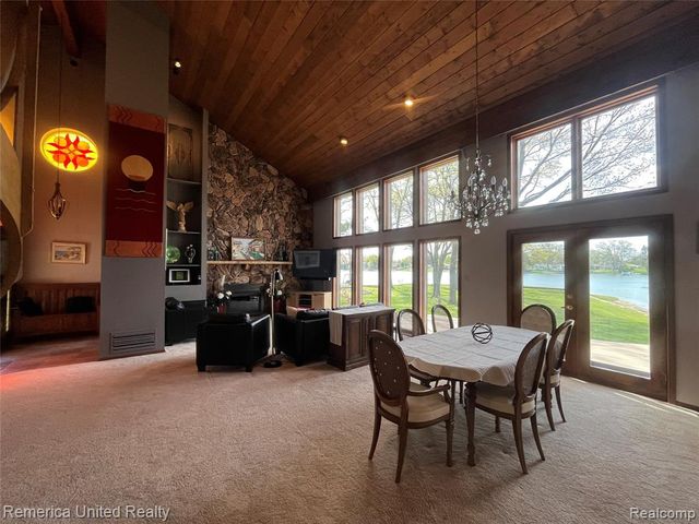 4533 Horseshoe Drive, Waterford, MI 48328