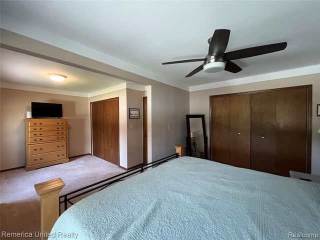 4533 Horseshoe Drive, Waterford, MI 48328