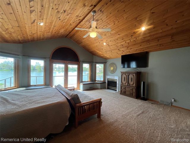 4533 Horseshoe Drive, Waterford, MI 48328