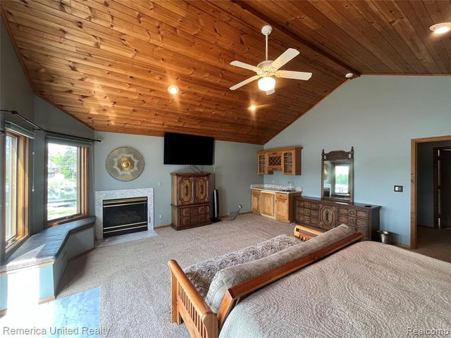 4533 Horseshoe Drive, Waterford, MI 48328