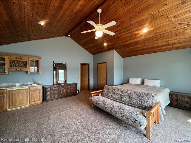 4533 Horseshoe Drive, Waterford, MI 48328