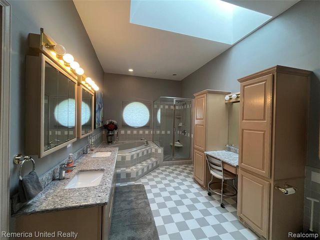 4533 Horseshoe Drive, Waterford, MI 48328