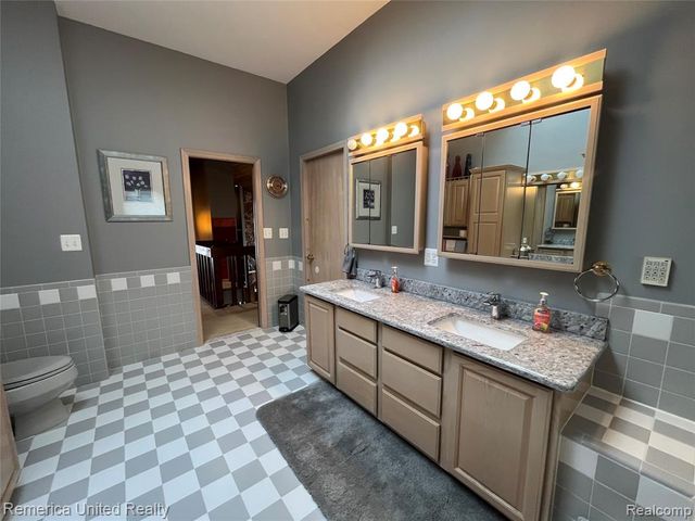 4533 Horseshoe Drive, Waterford, MI 48328