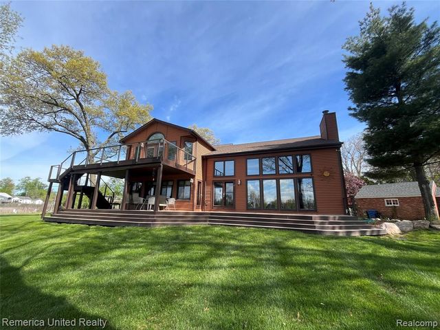 4533 Horseshoe Drive, Waterford, MI 48328