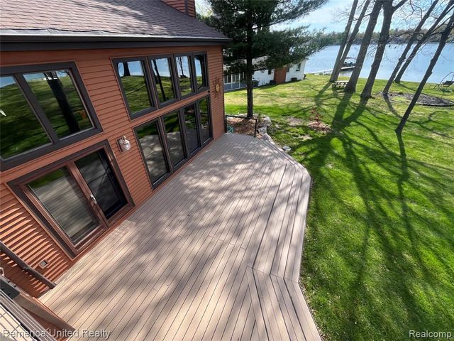 4533 Horseshoe Drive, Waterford, MI 48328