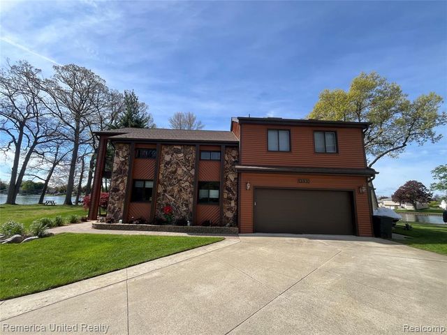 4533 Horseshoe Drive, Waterford, MI 48328