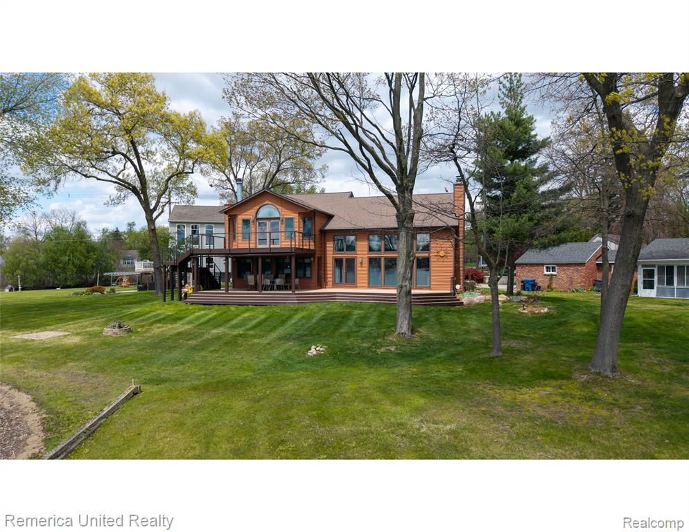 4533 Horseshoe Drive, Waterford, MI 48328