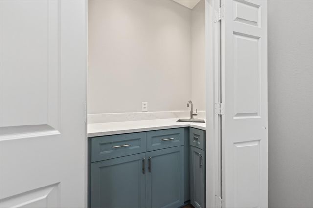 8010 Ashley Circle Drive N, Houston, TX 77071