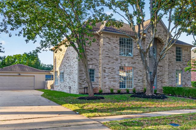 8010 Ashley Circle Drive N, Houston, TX 77071