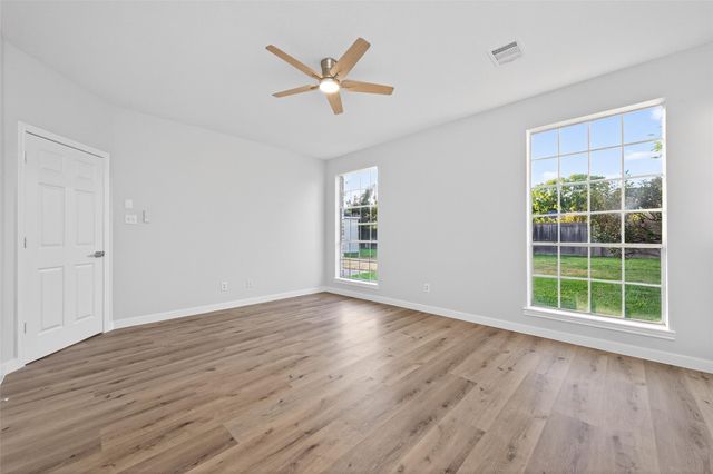 8010 Ashley Circle Drive N, Houston, TX 77071