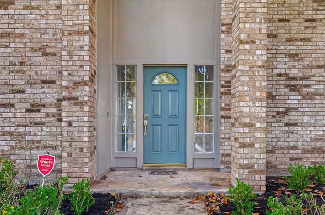 8010 Ashley Circle Drive N, Houston, TX 77071