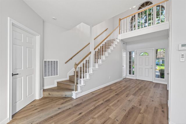 8010 Ashley Circle Drive N, Houston, TX 77071