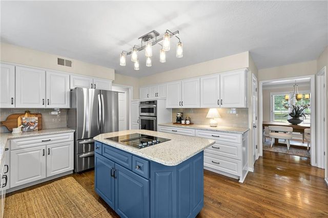 12112 Aberdeen Road, Leawood, KS 66209