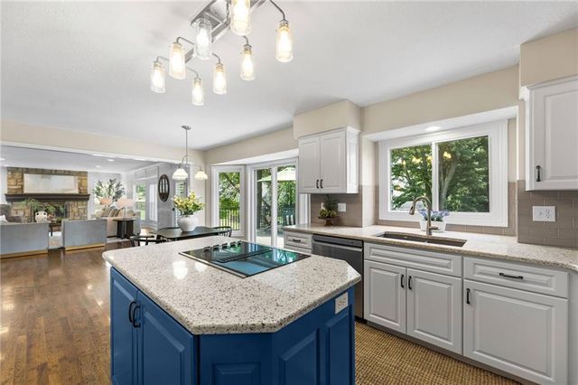 12112 Aberdeen Road, Leawood, KS 66209