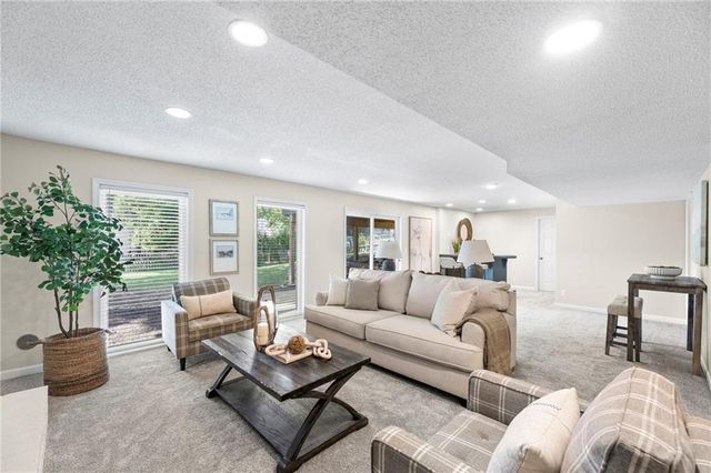 12112 Aberdeen Road, Leawood, KS 66209