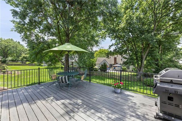 12112 Aberdeen Road, Leawood, KS 66209