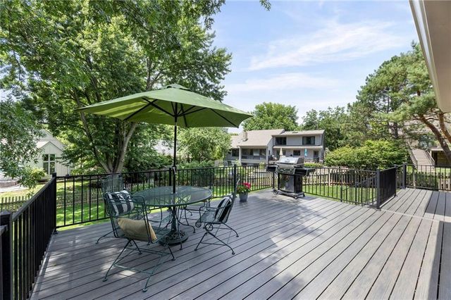 12112 Aberdeen Road, Leawood, KS 66209