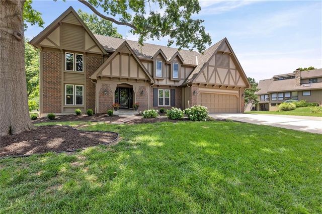 12112 Aberdeen Road, Leawood, KS 66209