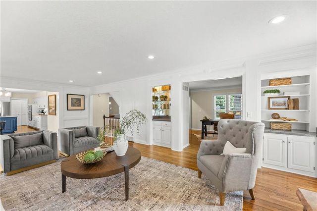12112 Aberdeen Road, Leawood, KS 66209