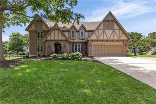 12112 Aberdeen Road, Leawood, KS 66209